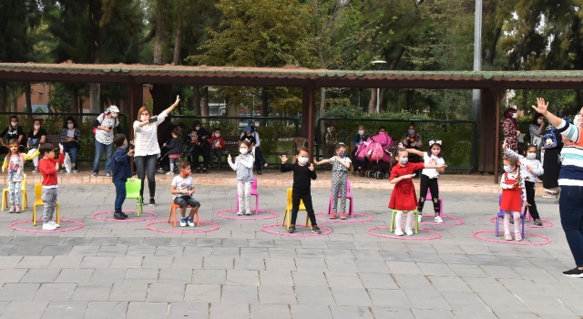 Coronavirüs Bornovalı Miniklere oyunlarla anlatılıyor