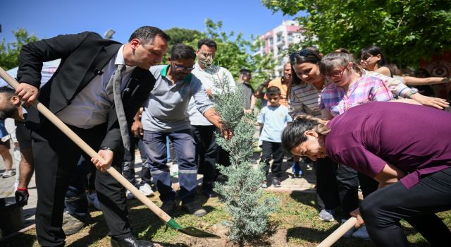 Bornova’da fidanlar toprakla buluştu, gönüller kavuştu