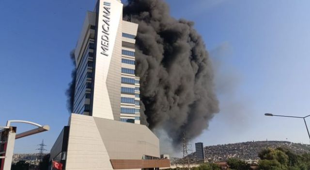 Fabrika yangını hastaneyi tahliye ettirdi ortalık alev alev
