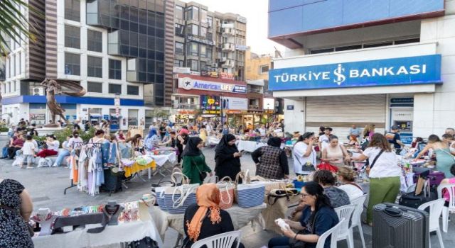 Karşıyaka’da El Emeği Gece Pazarı geri döndü...