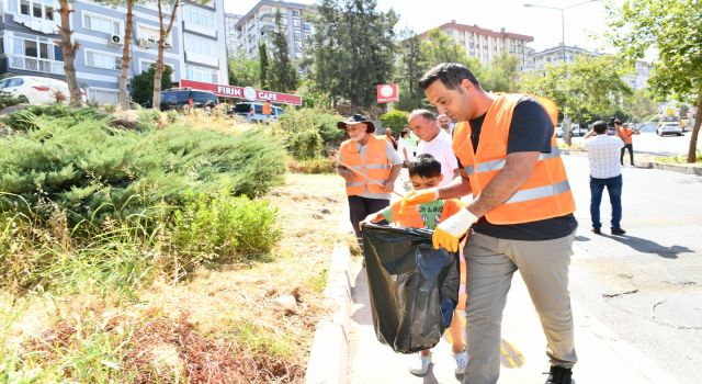 'Her mahallemize dokunuyor, her sese kulak veriyoruz''