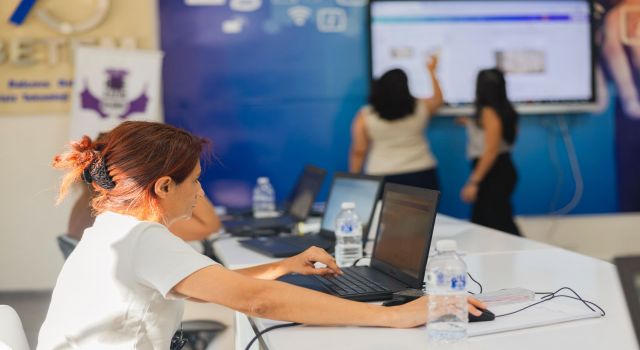 Balçova Belediyesi’nden kadınlara dijital destek 