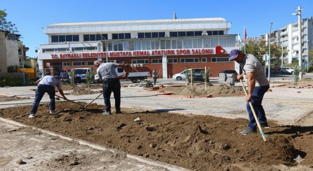 Bayraklı'da parklar baştan aşağı yenileniyor...