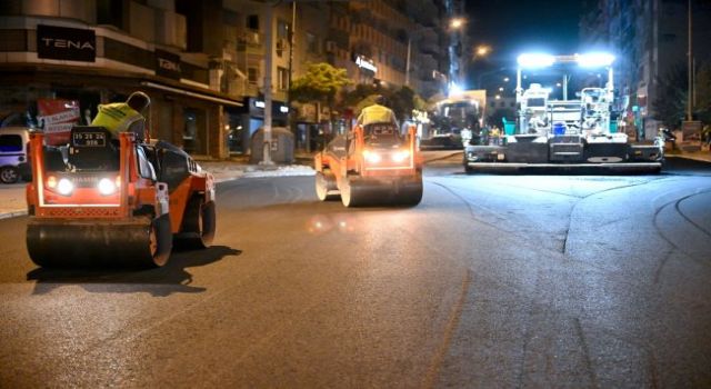 Mustafa Kemal Caddesi’nde gece mesaisi