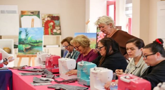 Bucalı kadınların emeği öğrencilere burs oldu