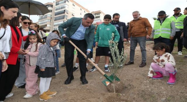 Çiğli’de 400 fidan toprakla buluştu