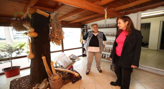 Karşıyaka'da 1 yılda 200 bin tohum paketi dağıtıldı