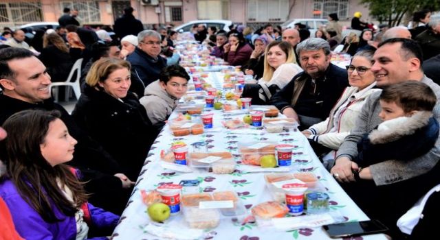 Ramazan’da Bornova’dan dayanışma sofrası...