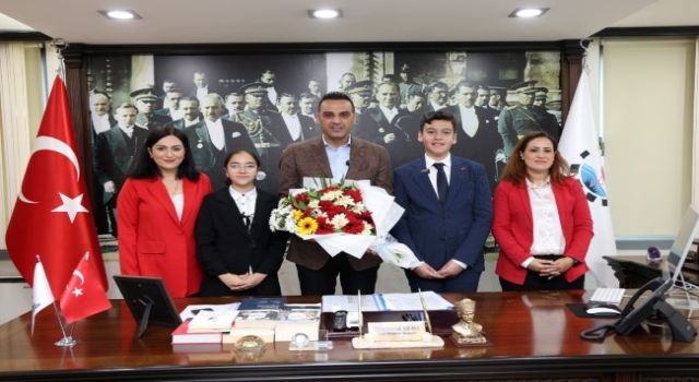 Başkan Yıldız koltuğunu üç miniğe emanet etti