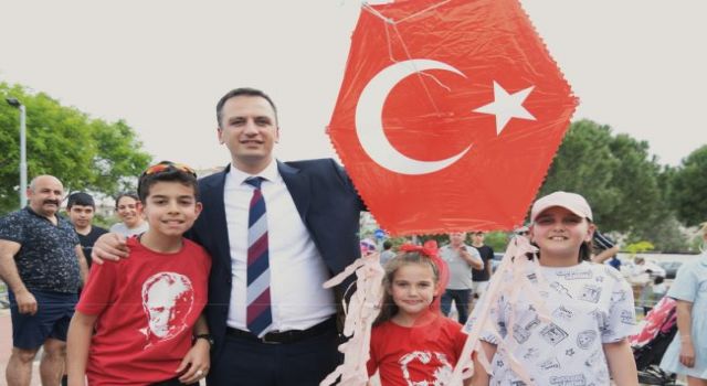 Bornova’da 23 Nisan coşkusu Aşık Veysel'de