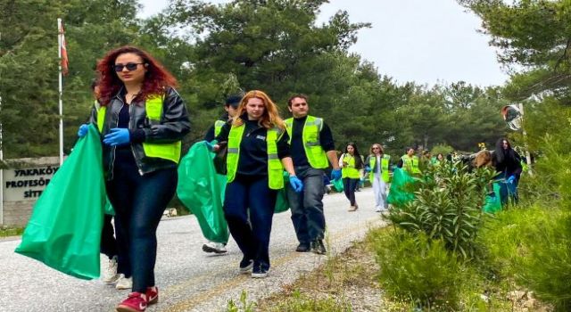 Bornova’da anlamlı temizlik hareketi