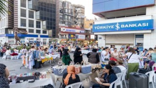 Karşıyaka’da El Emeği Gece Pazarı geri döndü...