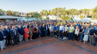 Başkan Tugay Kültürpark Göl Gazinosu’nu işçilerle açtı