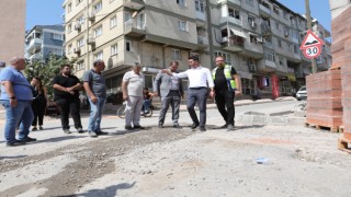 Bayraklı'da yol yenileme çalışmaları hız kesmiyor