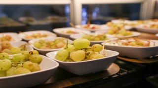 Buca'da toprakta başlayan yolculuk halkın sofrasında son buluyor