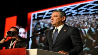 Özgür Özel 835 oyla yeniden genel başkan seçildi