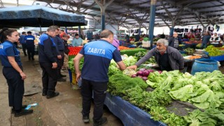 Buca Belediyesi’nden pazar yerlerinde denetim