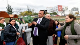 Bornova’da Kent Bostanları'nda büyük hasat coşkusu