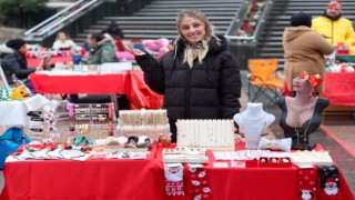 Buca’da yeni yıl pazarına büyük ilgi