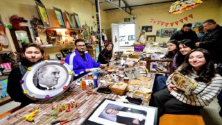 Bornova’da gençler atıkları sanata dönüştürdü