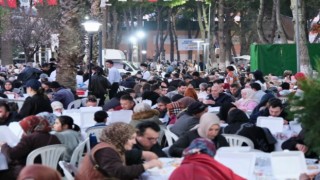 Binlerce Menemenli iftarda tek yürek oldu