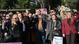 Kadınların dayanışması meydanlardan sahnelere taştı