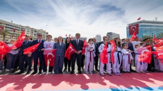 Her yer Türk bayrağı, her yer Atatürk